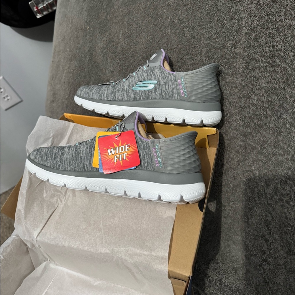 Sketchers Slip-ins, women wide size 6.